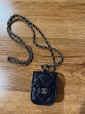 CHANEL airpods case